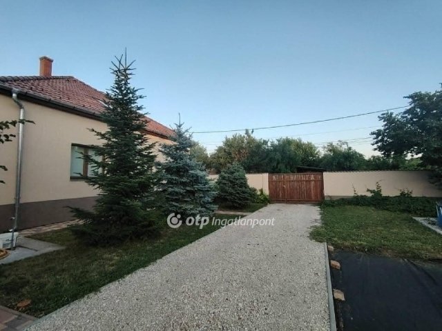 Eladó családi ház, Szentesen 68 M Ft, 3 szobás