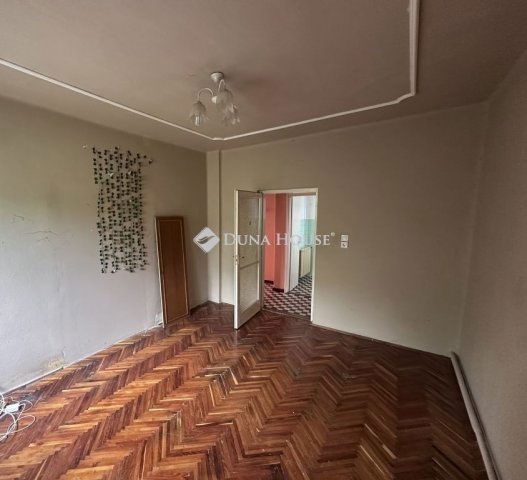 Eladó családi ház, Makón 32.9 M Ft, 3 szobás