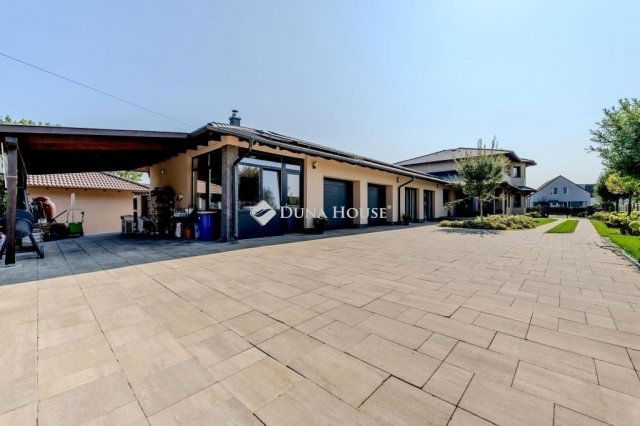 Eladó családi ház, Üllőn 299 M Ft, 6 szobás