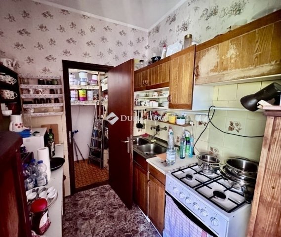 Eladó családi ház, Szegeden 180 M Ft, 7 szobás