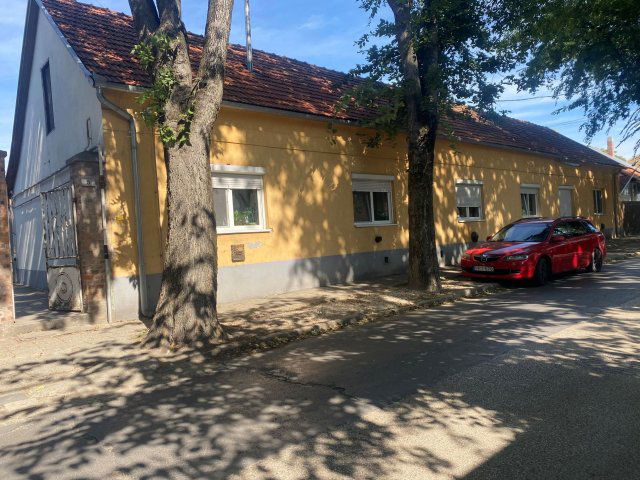 Eladó téglalakás, Kiskunhalason 17.99 M Ft, 1 szobás