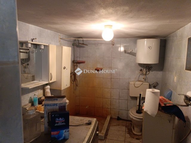 Eladó családi ház, Kiskunfélegyházán 8 M Ft, 2 szobás