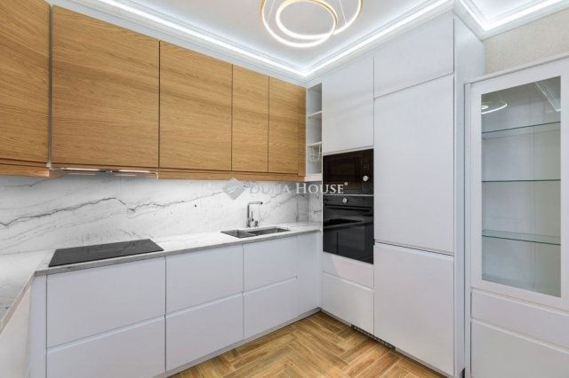 Eladó téglalakás, Budapesten, V. kerületben 146 M Ft, 2+1 szobás