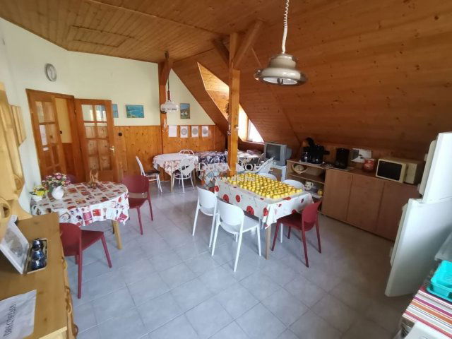 Eladó családi ház, Balatonfüreden 590 M Ft, 14 szobás