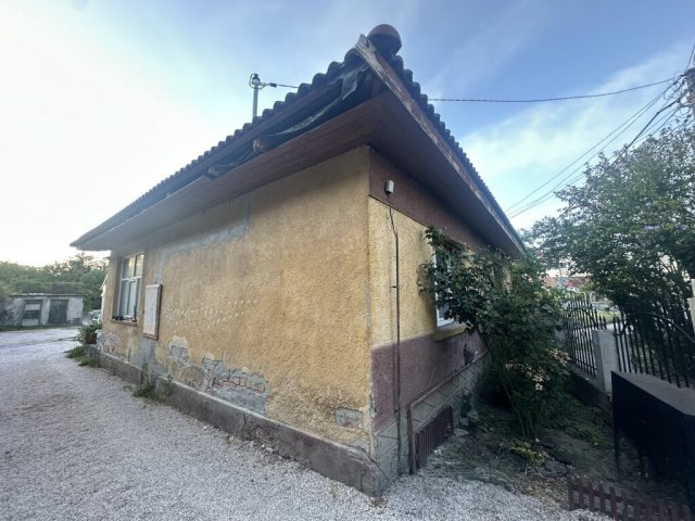 Eladó családi ház, Dunaharasztin 64.99 M Ft, 5 szobás