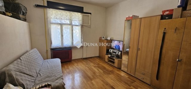 Eladó családi ház, Pécsett 39.99 M Ft, 3 szobás