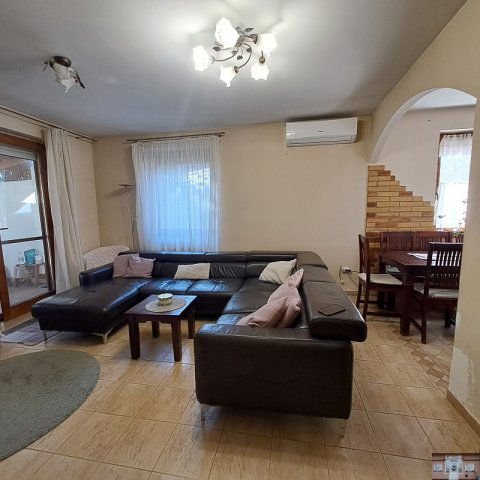 Eladó családi ház, Vecsésen 105 M Ft, 1+5 szobás