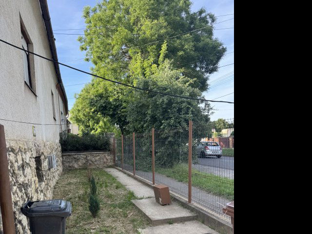 Eladó családi ház, Pécsett 43.9 M Ft, 4 szobás