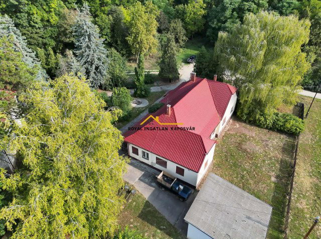 Eladó családi ház, Igalon 69.99 M Ft, 14+5 szobás