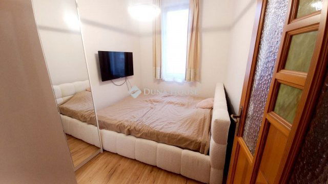 Eladó téglalakás, Kecskeméten 254 M Ft, 9 szobás