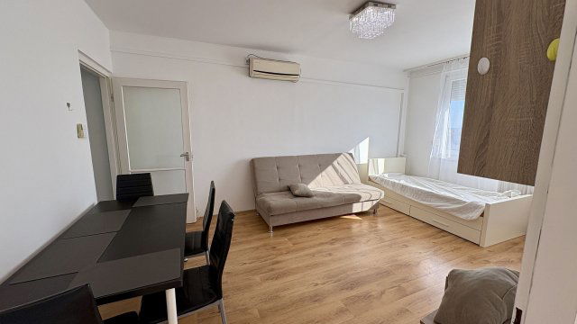Kiadó panellakás, albérlet, Debrecenben 300 E Ft / hó, 4 szobás