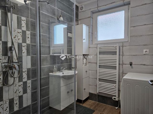 Eladó családi ház, Orfűn 89.9 M Ft, 3 szobás