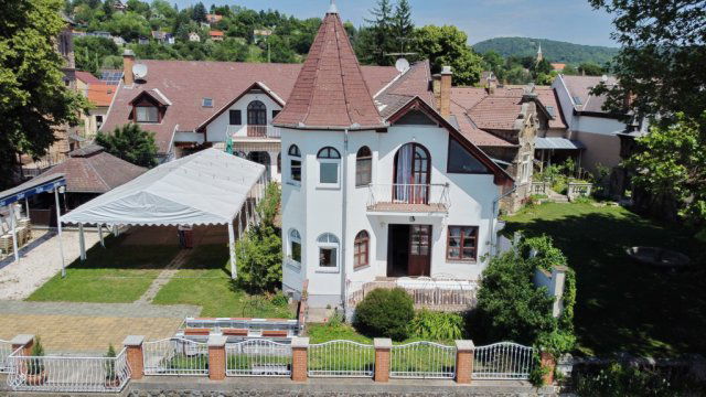 Eladó üzlethelyiség, Verőcén 415 M Ft, 13 szobás