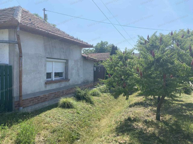Eladó családi ház, Törökszentmiklóson 19.5 M Ft, 1+2 szobás