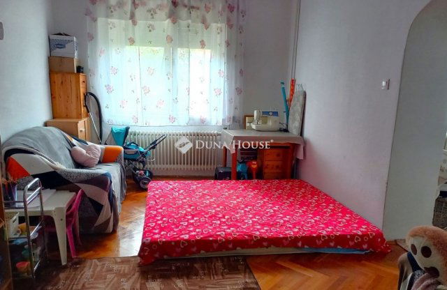 Eladó családi ház, Békéscsabán 19.8 M Ft, 2 szobás