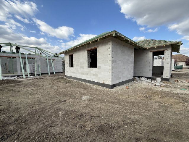 Eladó családi ház, Bicskén 89 M Ft, 3 szobás