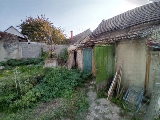 Eladó családi ház, Győrött 14.49 M Ft, 1 szobás