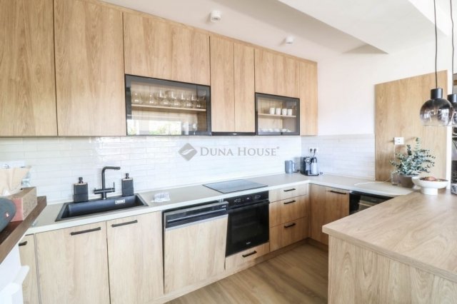 Eladó családi ház, Bogádon 145 M Ft, 4 szobás