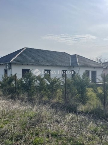 Eladó családi ház, Alsónémediben 120 M Ft, 6 szobás