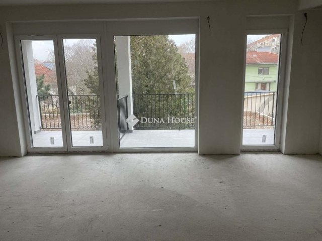 Eladó téglalakás, Pécsett 125.548 M Ft, 3 szobás