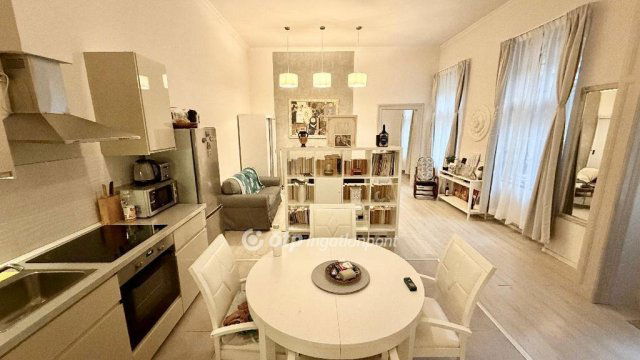 Eladó téglalakás, Budapesten, VI. kerületben 99.5 M Ft, 2 szobás