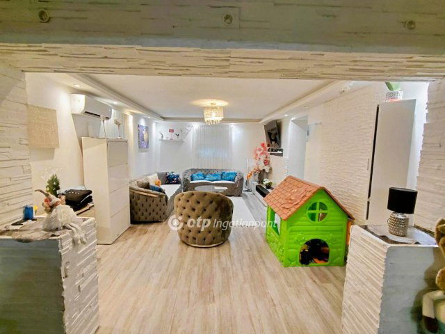 Eladó családi ház, Jászfényszarun 22 M Ft, 1 szobás