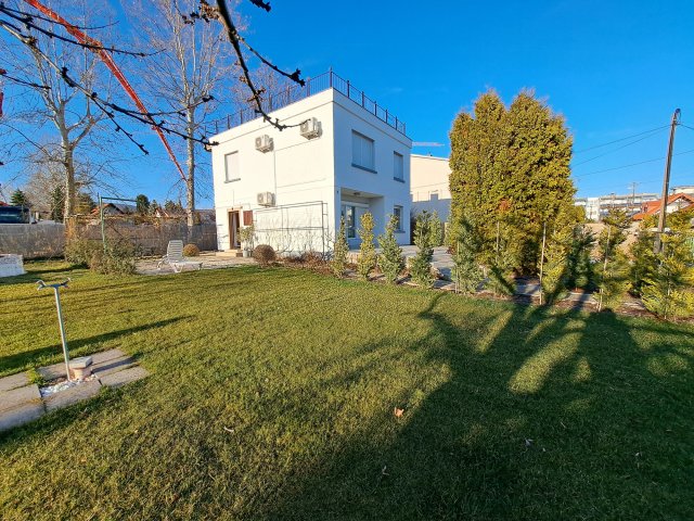Eladó nyaraló, Balatonfüreden 199 M Ft, 5 szobás