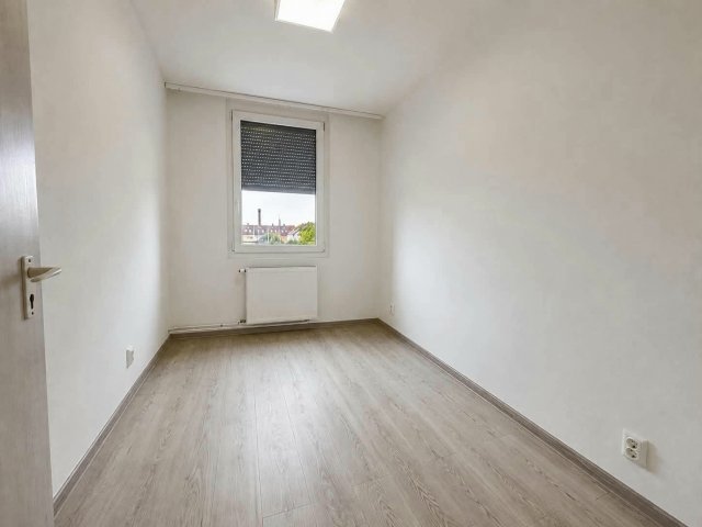 Eladó téglalakás, Szombathelyen, Stromfeld Aurél utcában