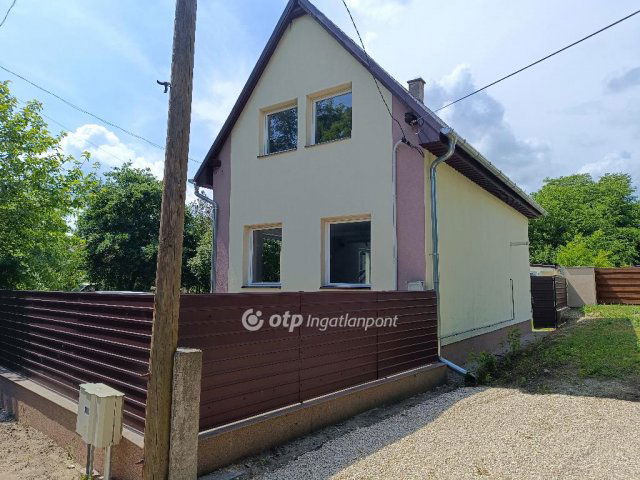 Eladó családi ház, Szigetszentmiklóson 67.5 M Ft, 2+2 szobás