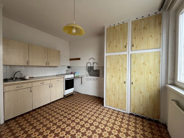 Eladó panellakás, Debrecenben 63.5 M Ft, 3 szobás