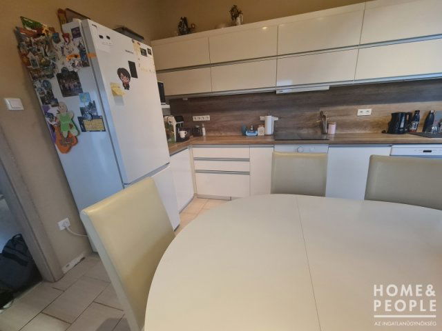 Eladó téglalakás, Hódmezővásárhelyen 65 M Ft, 3 szobás