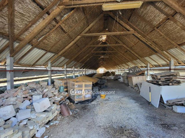 Eladó ipari ingatlan, Mezőkomáromban 350 M Ft