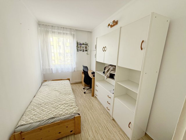 Kiadó panellakás, albérlet, Debrecenben 220 E Ft / hó, 3 szobás