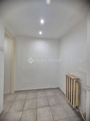 Eladó üzlethelyiség, Budapesten, III. kerületben 26.5 M Ft