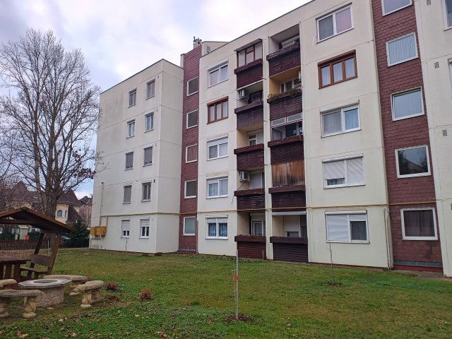 Eladó panellakás, Debrecenben 68 M Ft, 1+2 szobás