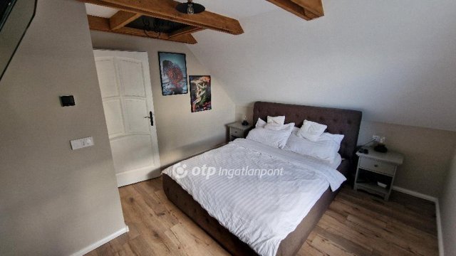Eladó családi ház, Pécsett 122 M Ft, 2 szobás