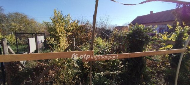 Eladó családi ház, Nagykátán 35 M Ft, 3 szobás