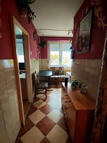 Eladó panellakás, Baján 32 M Ft, 2+1 szobás