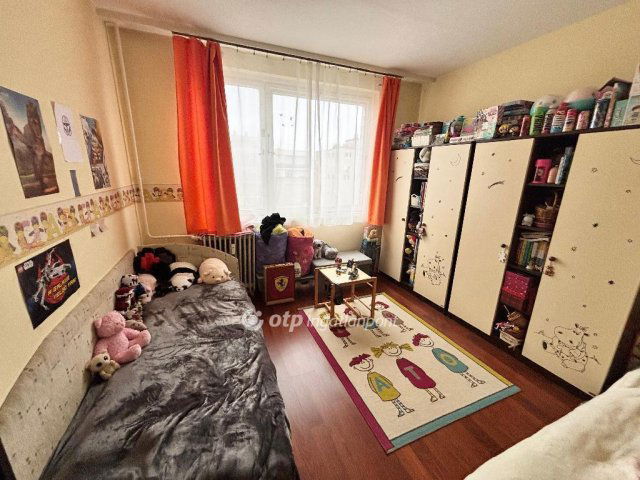 Eladó panellakás, Debrecenben 64.9 M Ft, 3 szobás