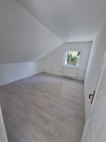 Eladó ikerház, Lábatlanon 37.9 M Ft, 4 szobás