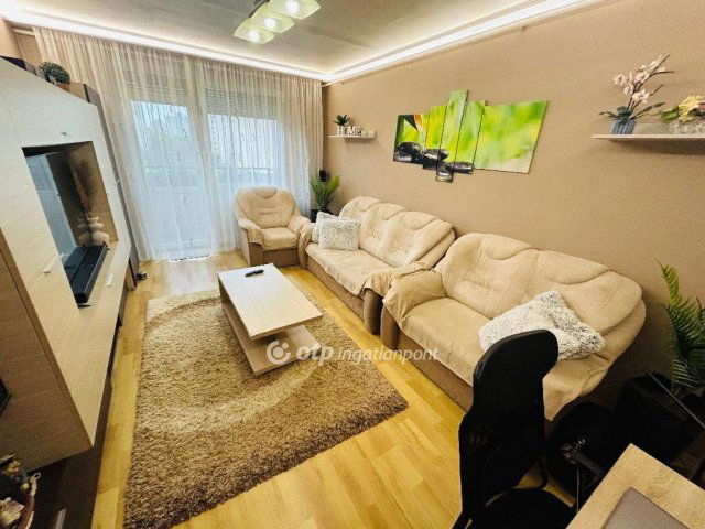 Eladó panellakás, Debrecenben 84.9 M Ft, 3+1 szobás