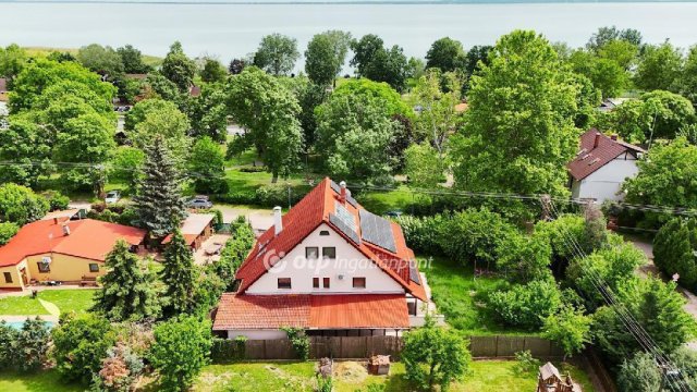 Eladó családi ház, Alsóörsön 254 M Ft, 10+5 szobás