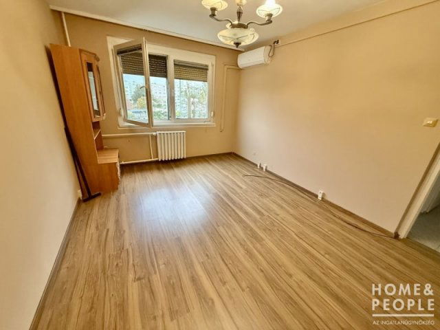 Eladó téglalakás, Szegeden 49.9 M Ft, 2 szobás