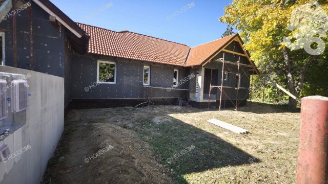 Eladó ikerház, Csobánkán 104 M Ft, 4 szobás