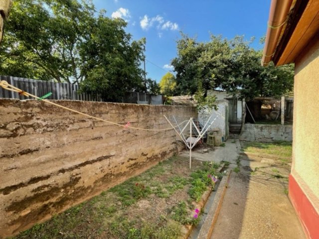 Eladó családi ház, Pakson 32.9 M Ft, 2 szobás