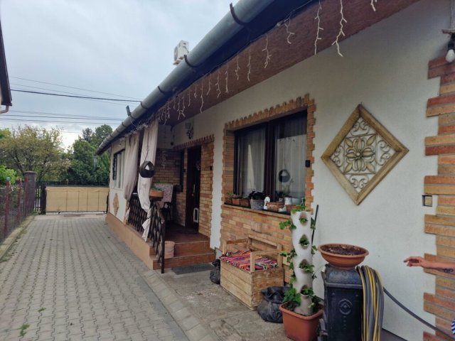 Eladó családi ház, Tökölön 92.9 M Ft, 6+1 szobás