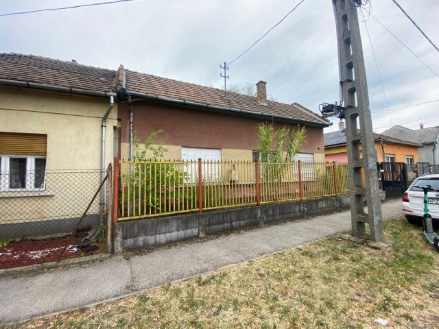 Eladó családi ház, Budapesten, XVIII. kerületben, Garam utcában