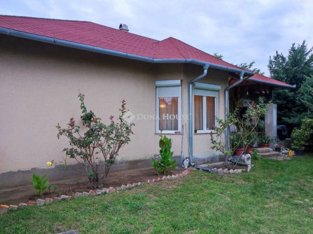 Eladó családi ház, Ócsán 64.5 M Ft, 4 szobás