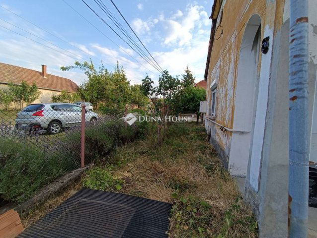 Eladó családi ház, Pázmándon 39.9 M Ft, 3 szobás