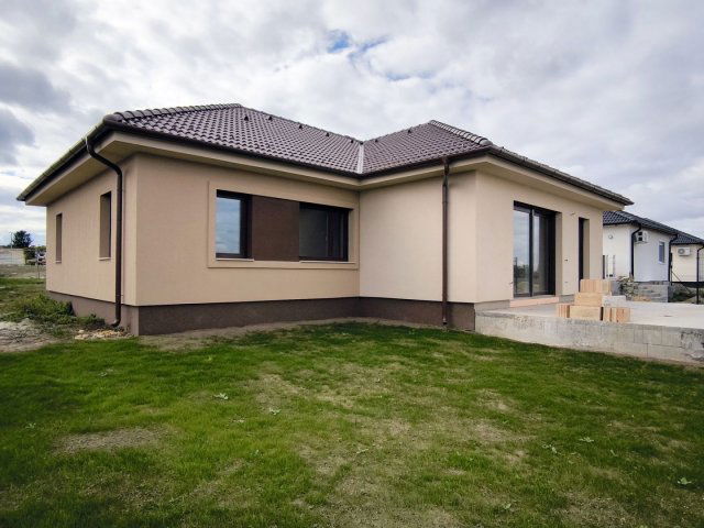 Eladó családi ház, Győrságon 96 M Ft, 5 szobás